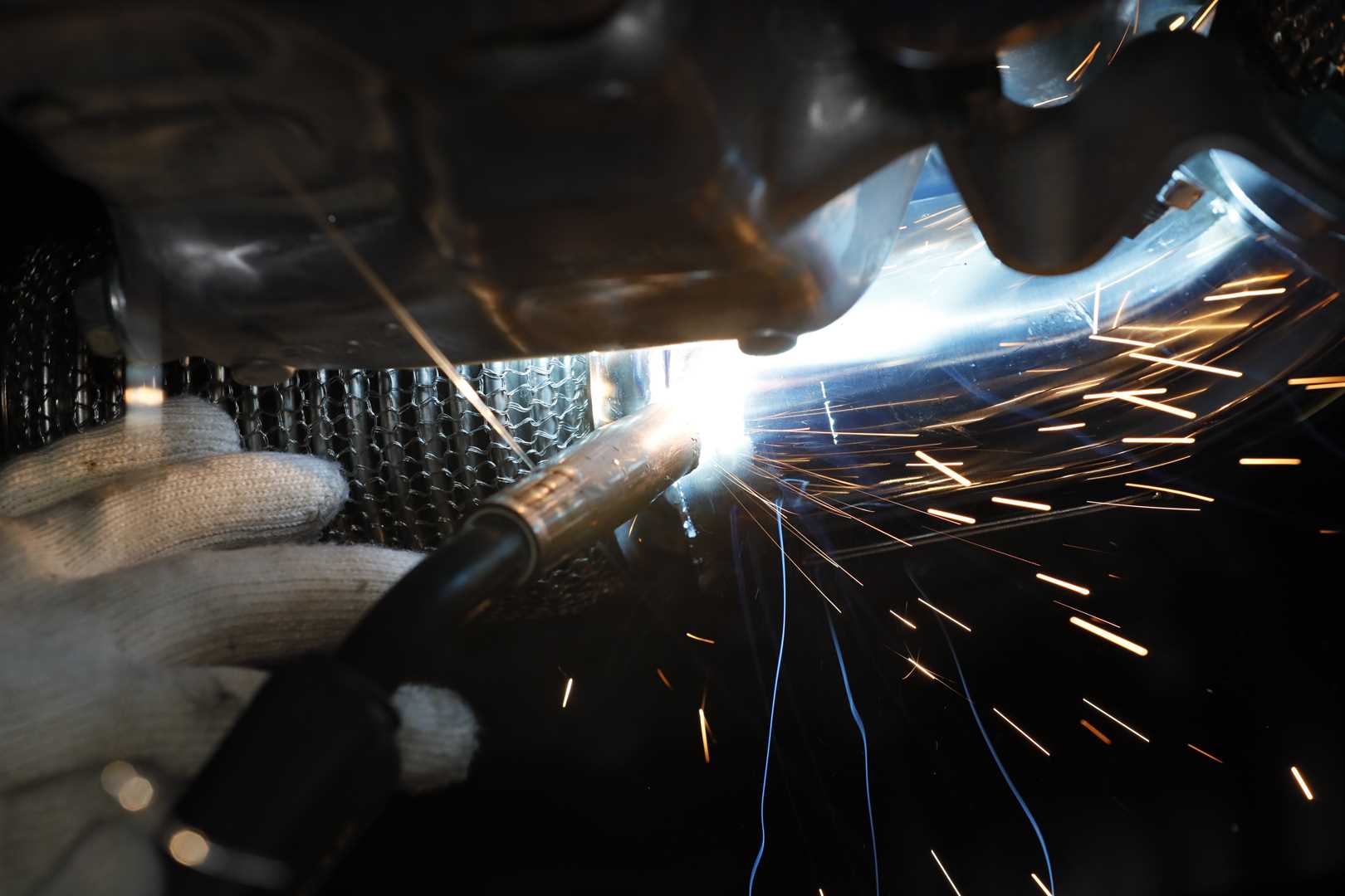 Mach5 Performance uses TIG welding for turbo downpipes, manifolds, and suspensions, ensuring ISO 3834 and ISO/TS 16949 compliance with precise fish-scale welds for durability.